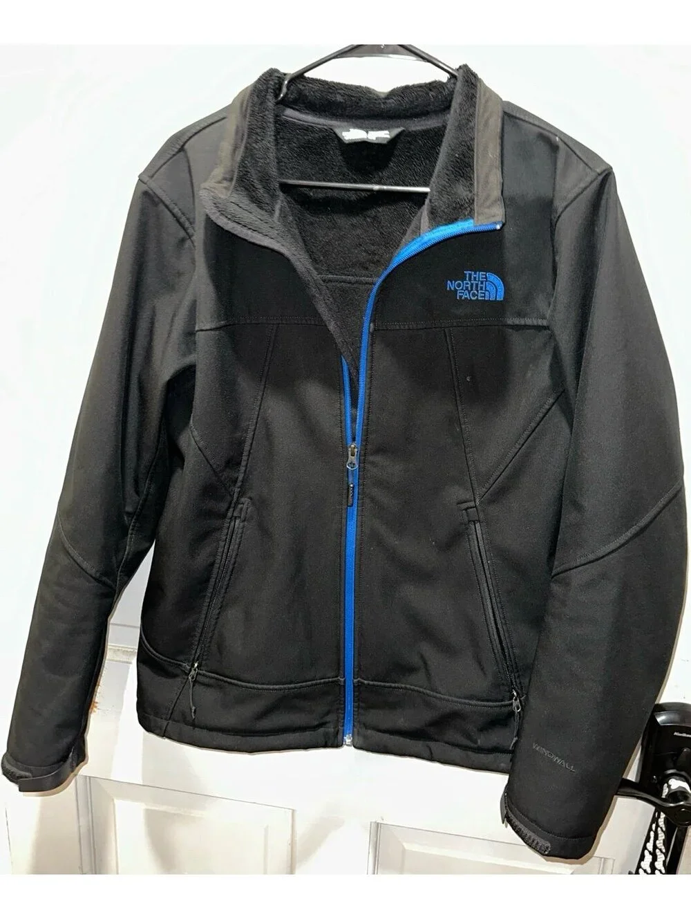The North Face windfall jacket size medium